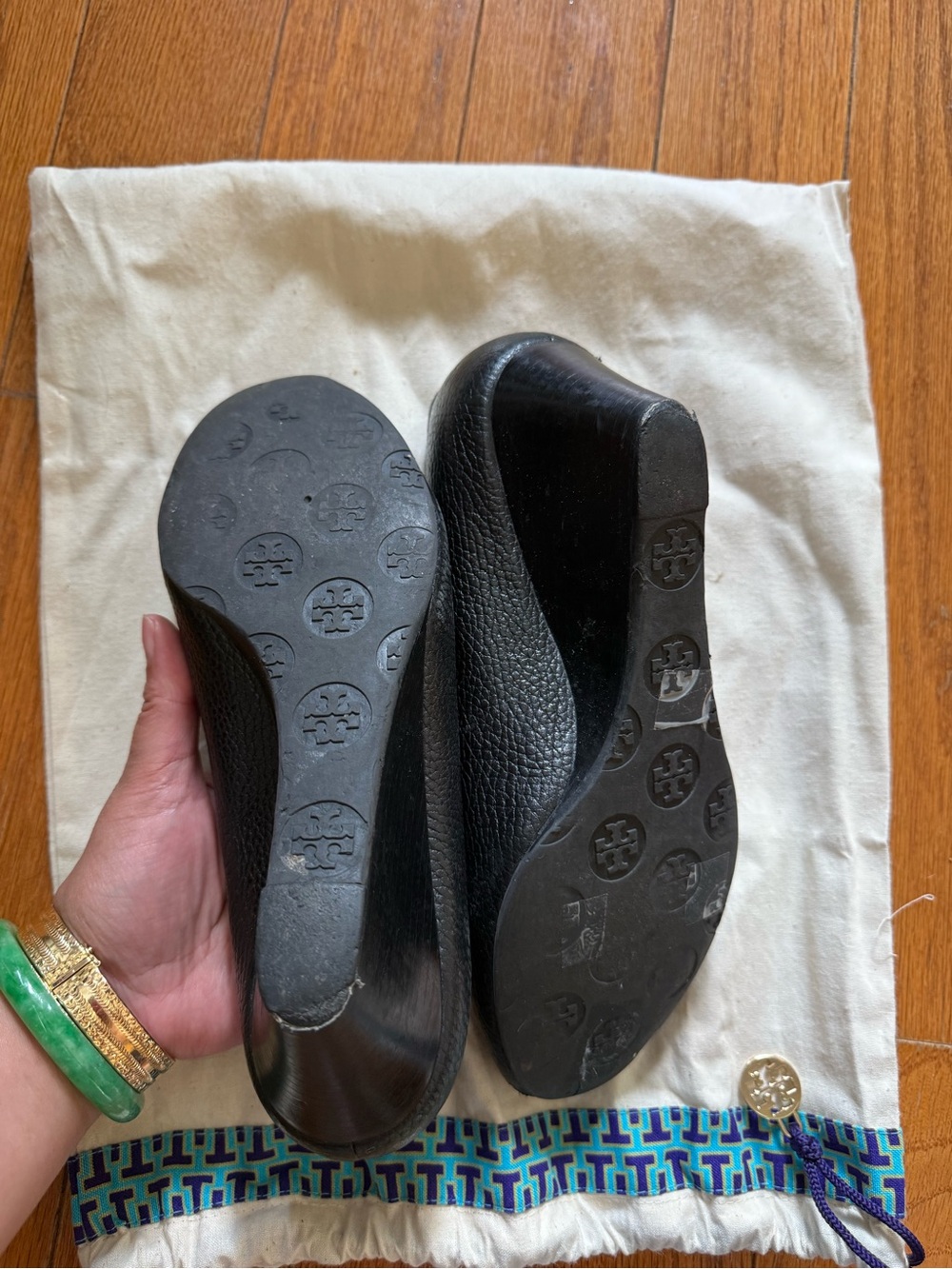 Tory Burch Black round toes leather pumps/ wedges - Picture 6 of 6